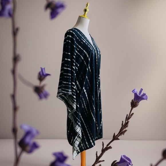 0128 / Black and White  Short Kaftan, Rayon Caftan - Picture 11 of 13